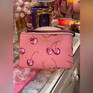 New Coach Corner Zip Flower Pink Cherry Print Wristlet